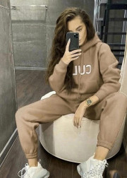Спортивный костюм