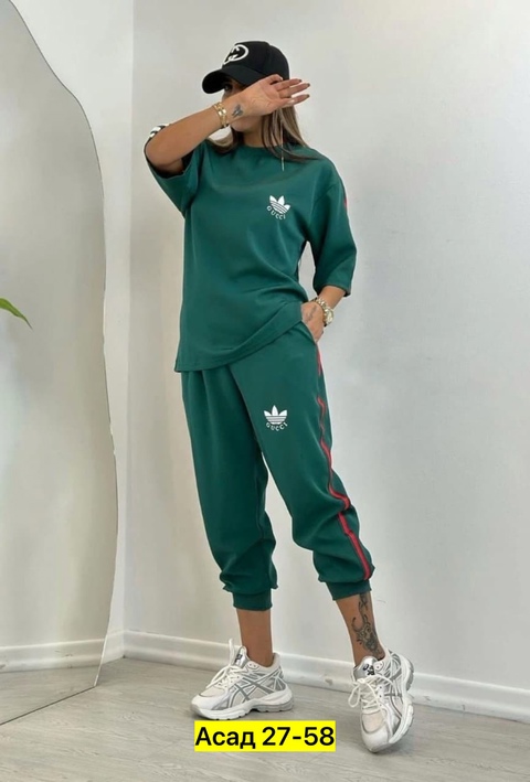 Спортивный костюм 22934861