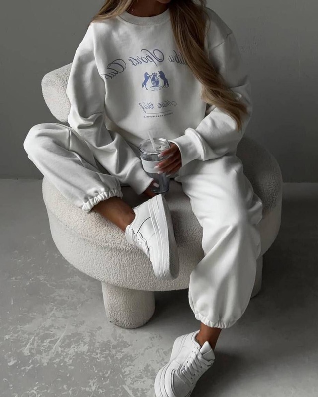 Спортивный костюм 22951721