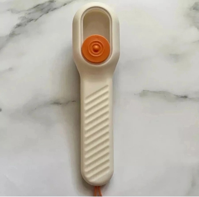 Щетка для уборки с дозатором для моющего средства 22966489