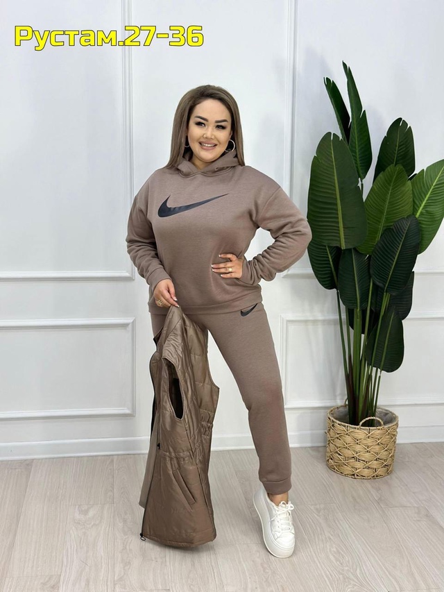 Спортивный костюм 22979802