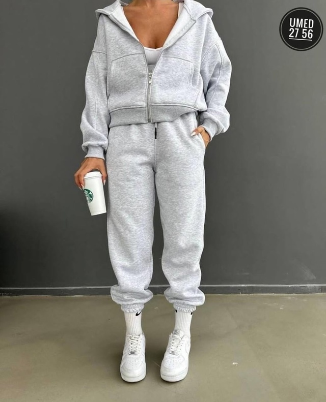 Спортивный костюм 22980805