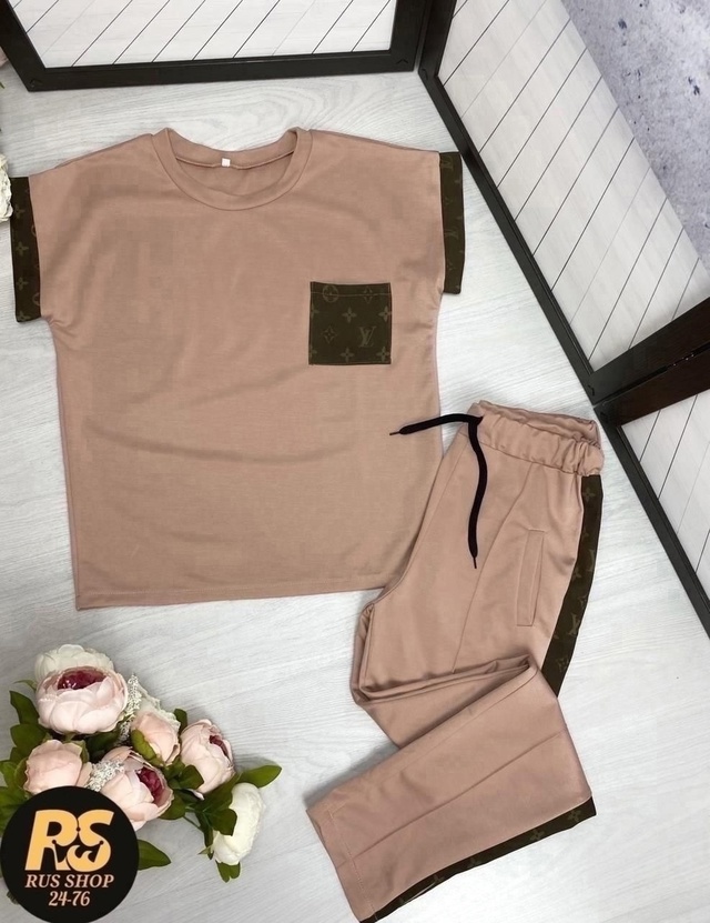 Спортивный костюм 22980791