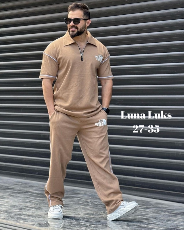 Спортивный костюм 22984391