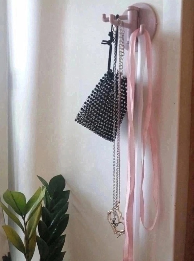 Вешалка 22985775