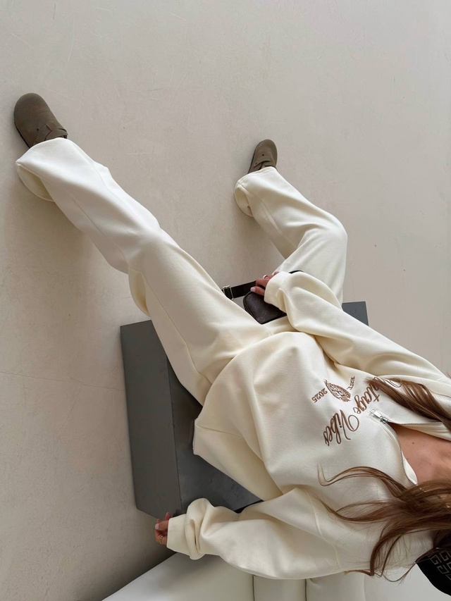 Спортивный костюм 22991242