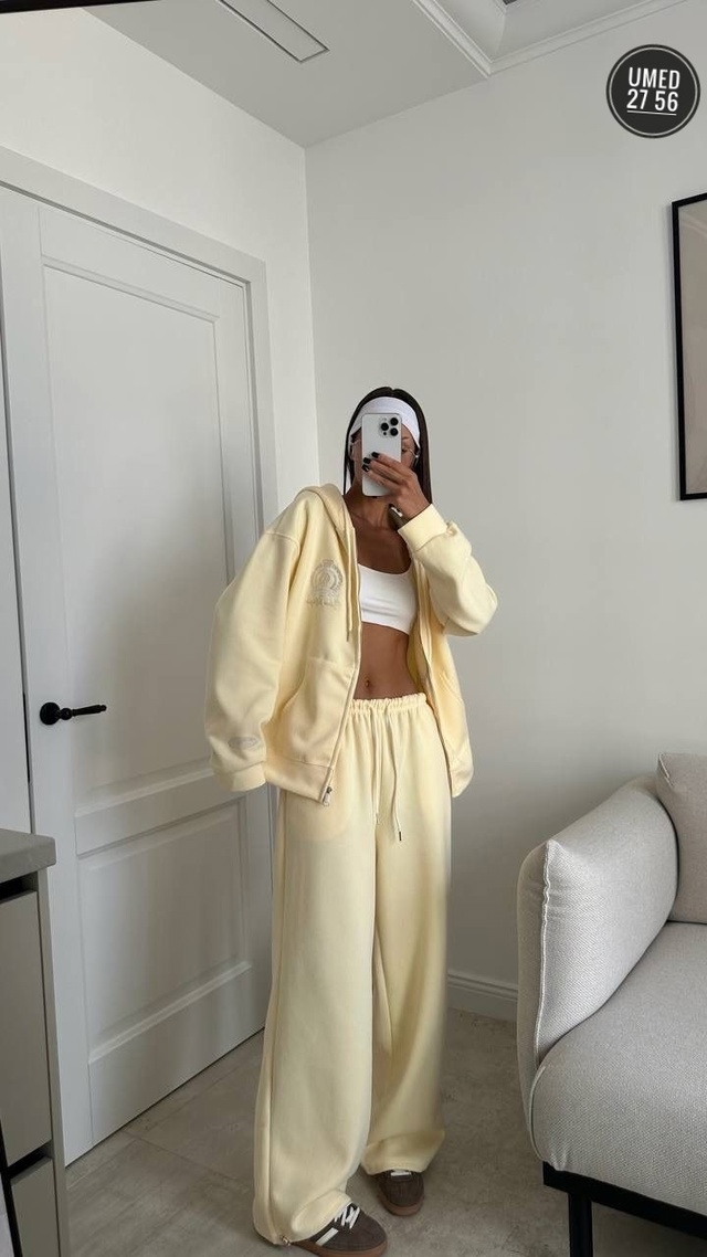 Спортивный костюм 22995440