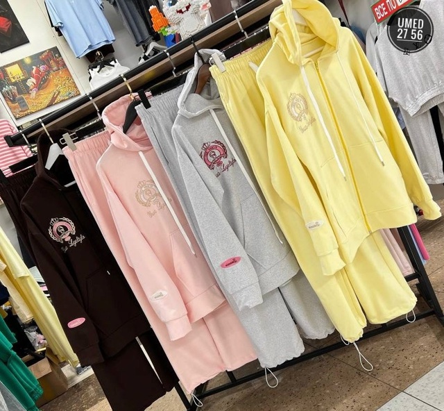 Спортивный костюм 22995440