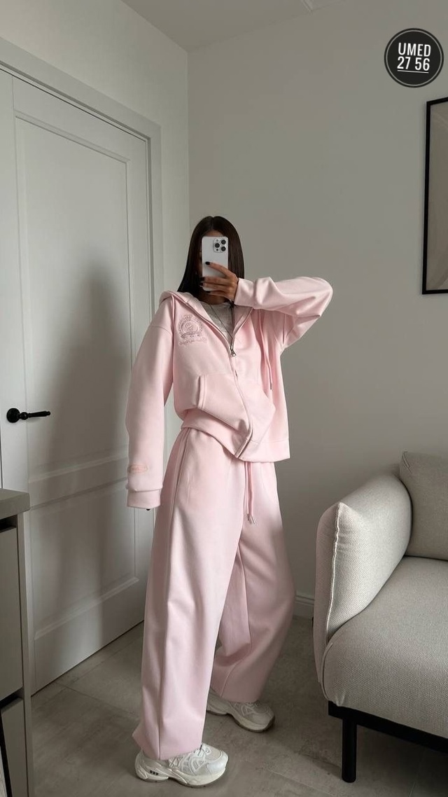 Спортивный костюм 22995440