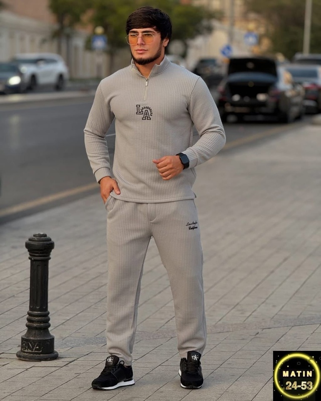 Спортивный костюм 22997926