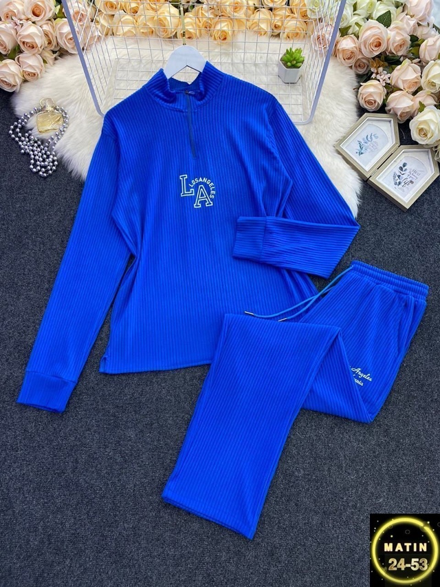 Спортивный костюм 22997926