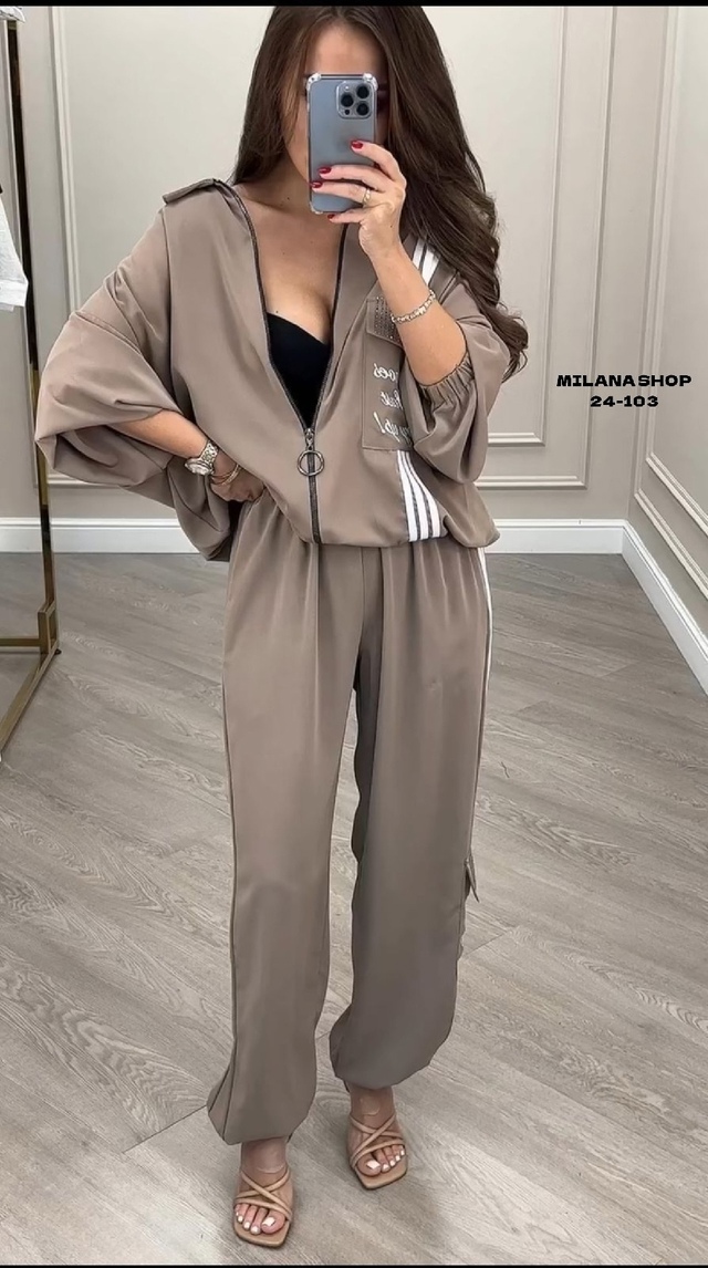 Спортивный костюм 22998669