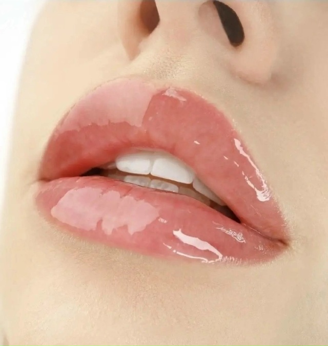 Блеск для губ 23029604