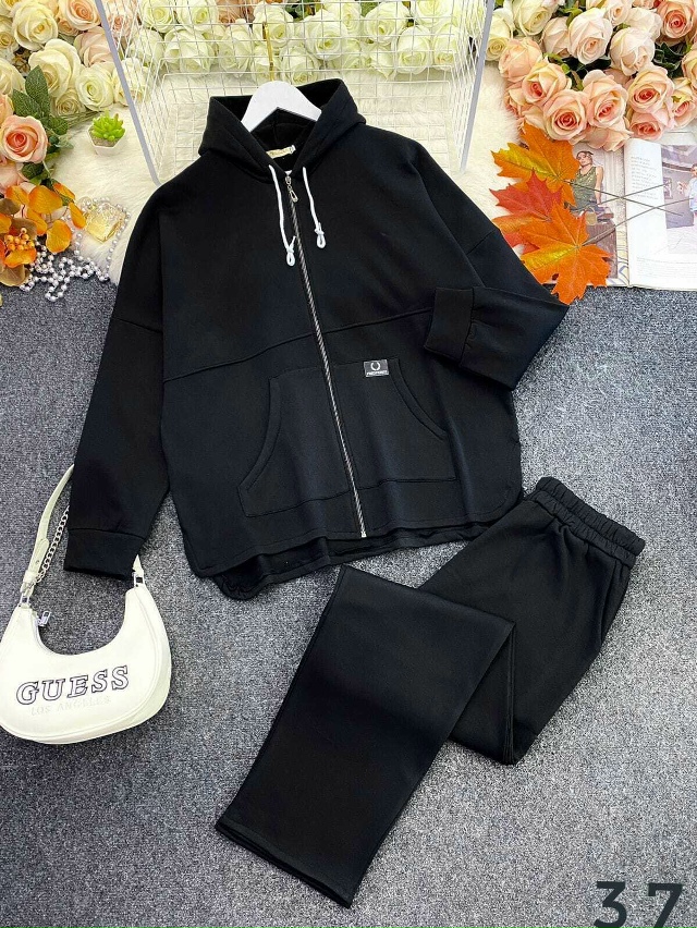 Спортивный костюм 23047879