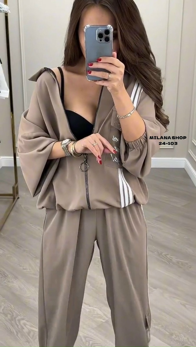 Спортивный костюм 23057339