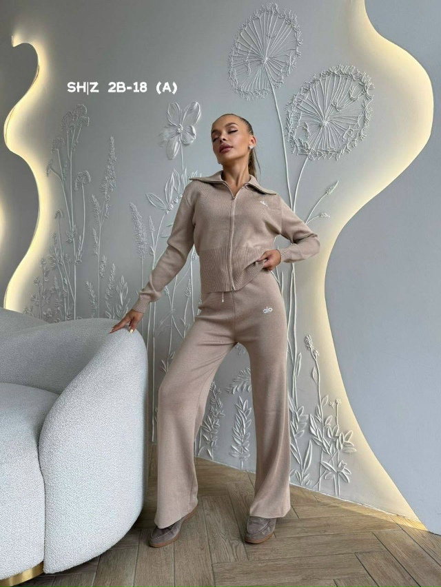 Спортивный костюм 23058387