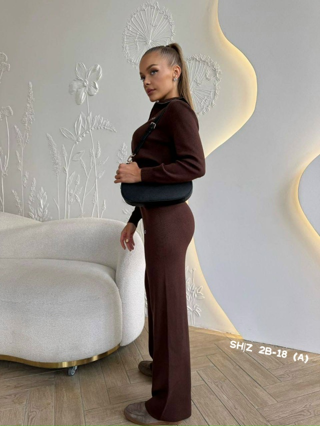 Спортивный костюм 23058387