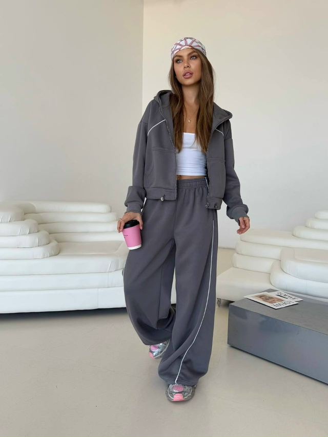 Спортивный костюм 23075842