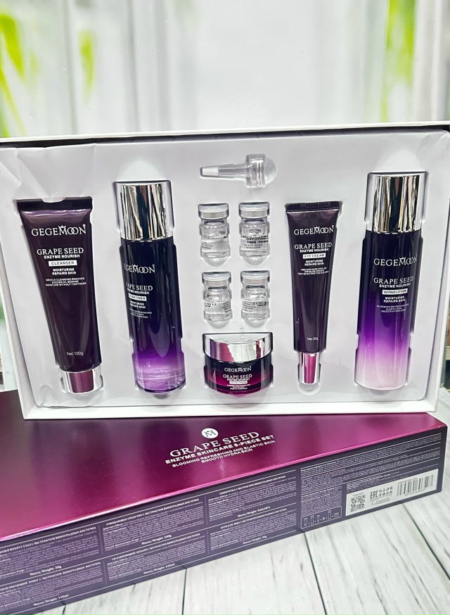 Подарочный набор косметики 23082940