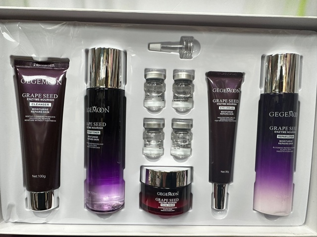 Подарочный набор косметики 23082940