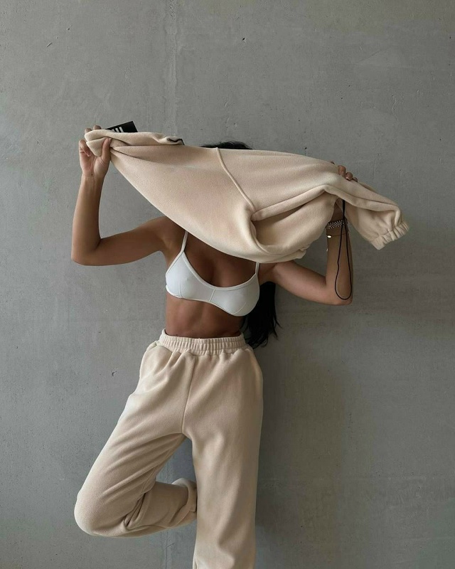 Спортивный костюм 23098407