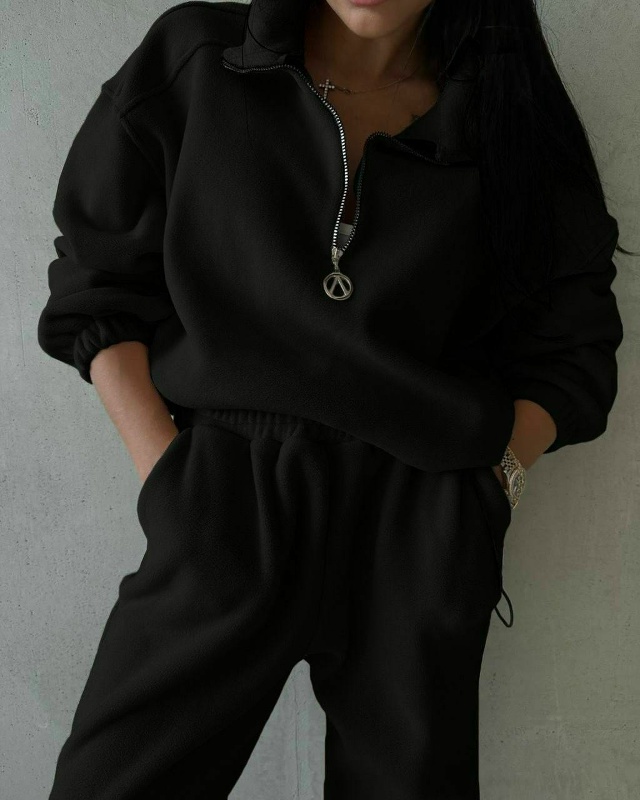 Спортивный костюм 23098407