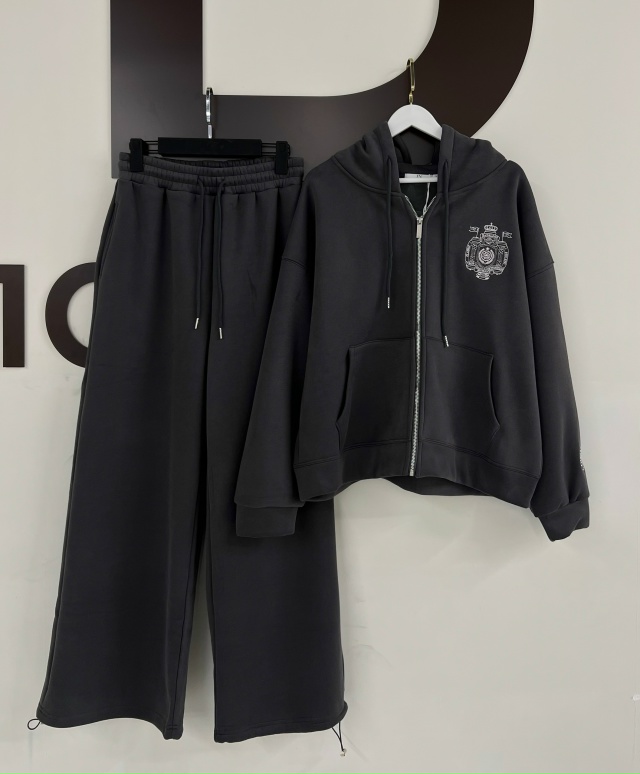 Спортивный костюм 23101277