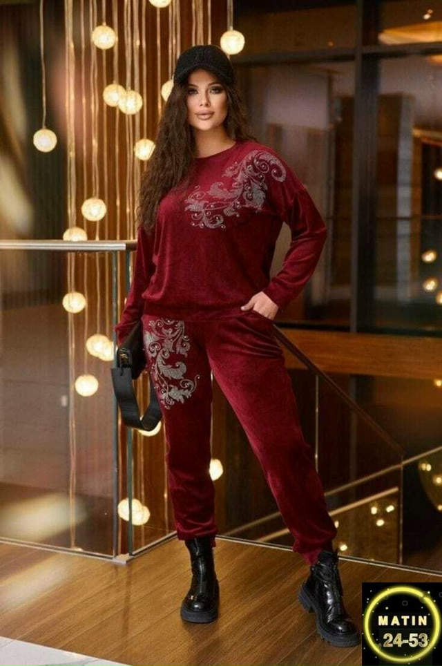 Спортивный костюм 23108917