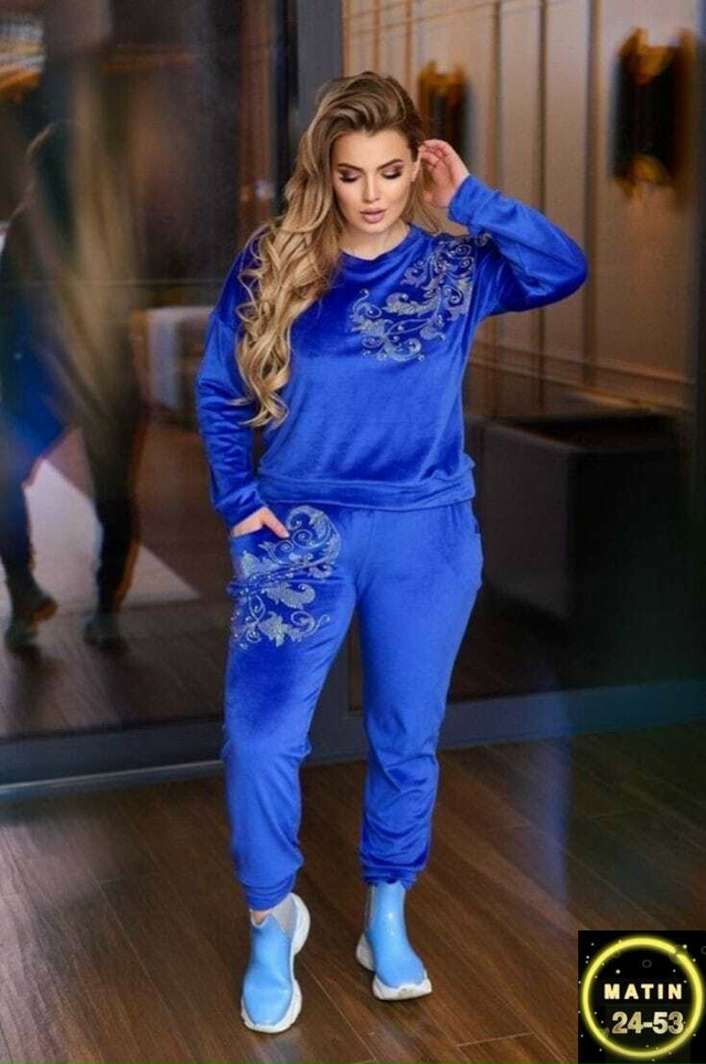 Спортивный костюм 23108917