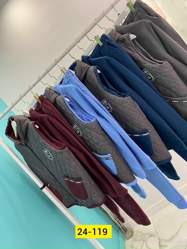 Спортивный костюм 23109259