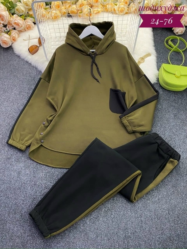 Спортивный костюм 23109576