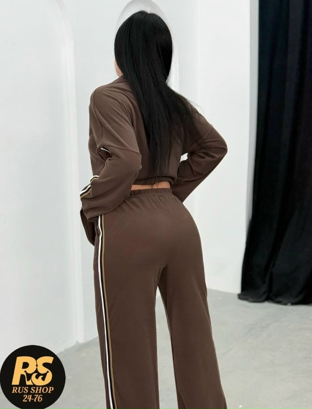 Спортивный костюм 23108939