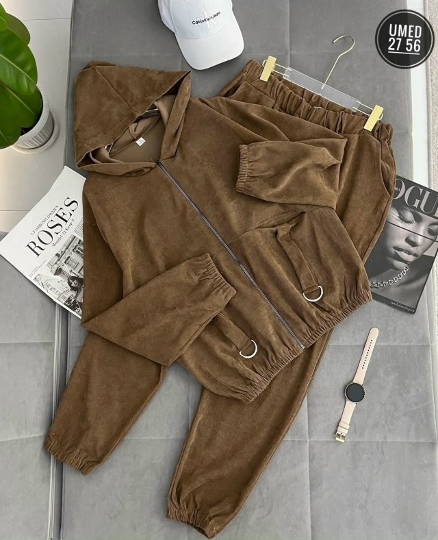 Спортивный костюм 23115652