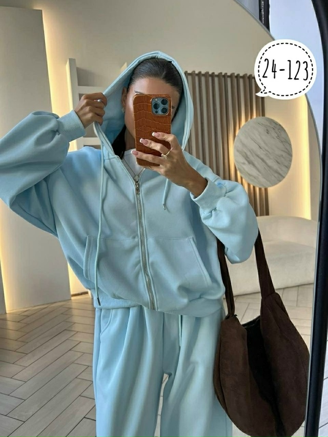 Спортивный костюм 23117162