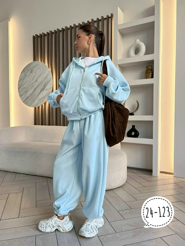 Спортивный костюм 23117162