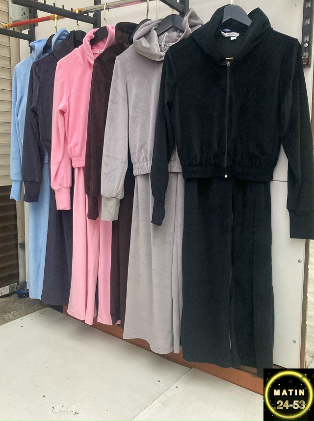 Спортивный костюм 23118614