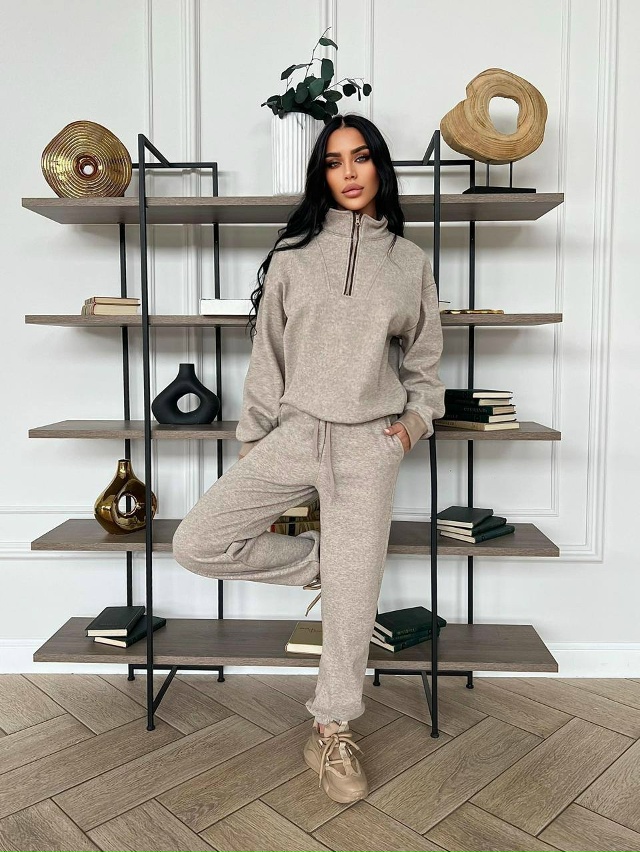 Спортивный костюм 23119821