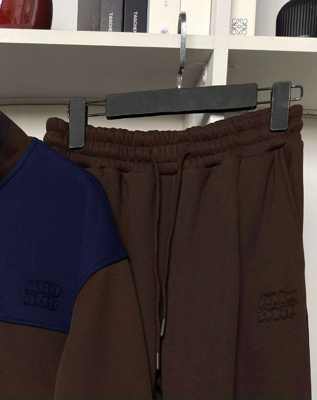 Спортивный костюм 23122695