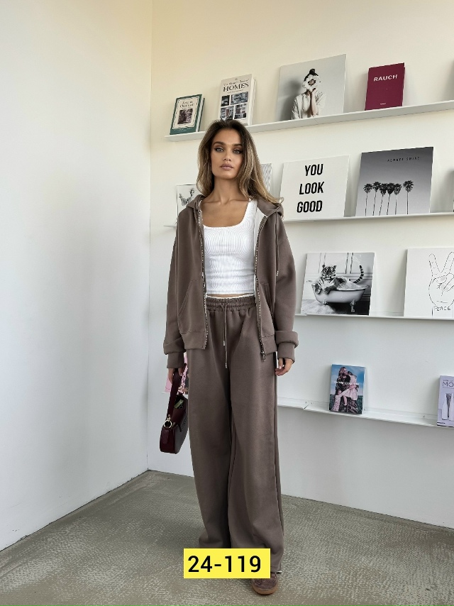 Спортивный костюм 23122807