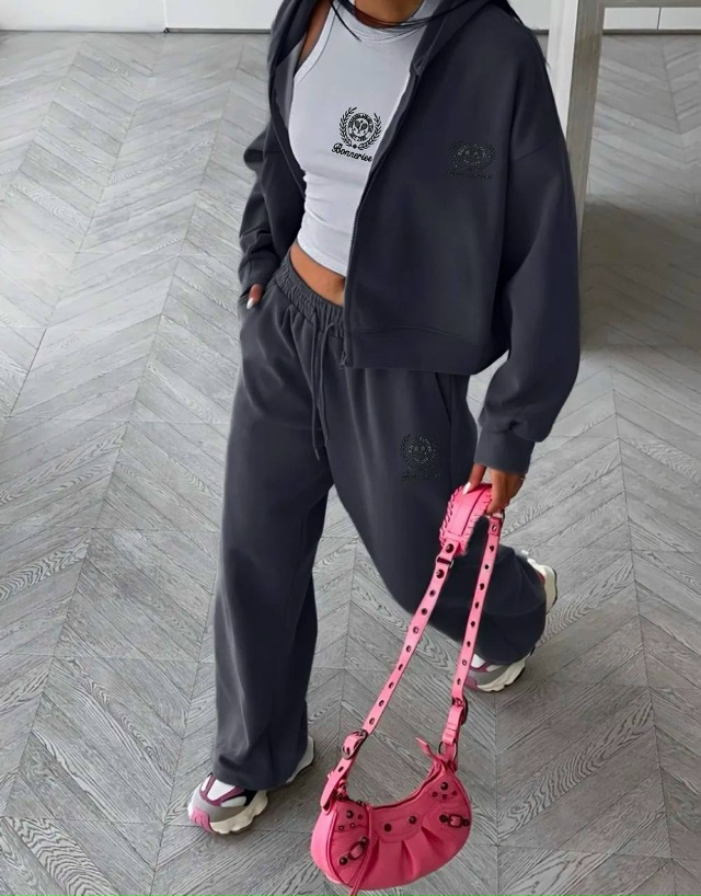 Спортивный костюм 23127322