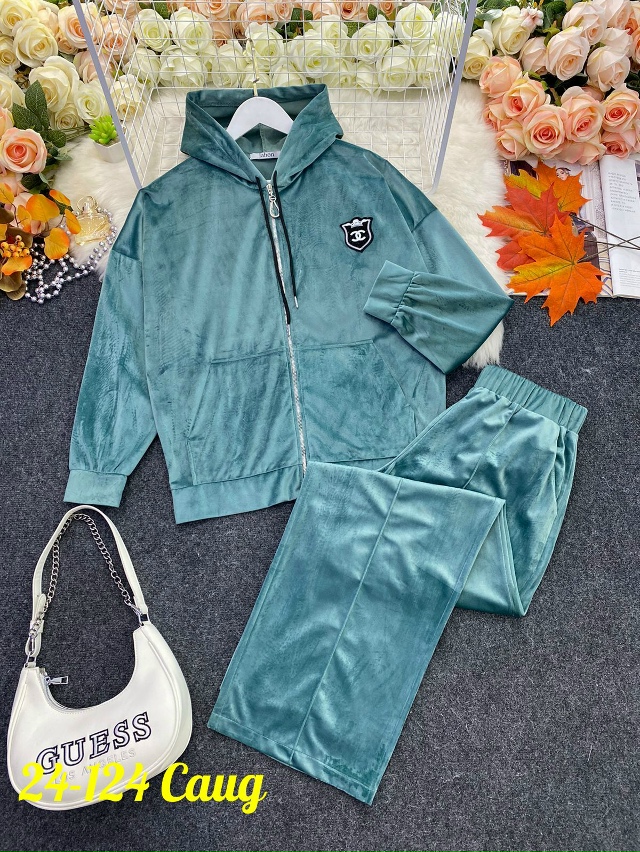 Спортивный костюм 23129895