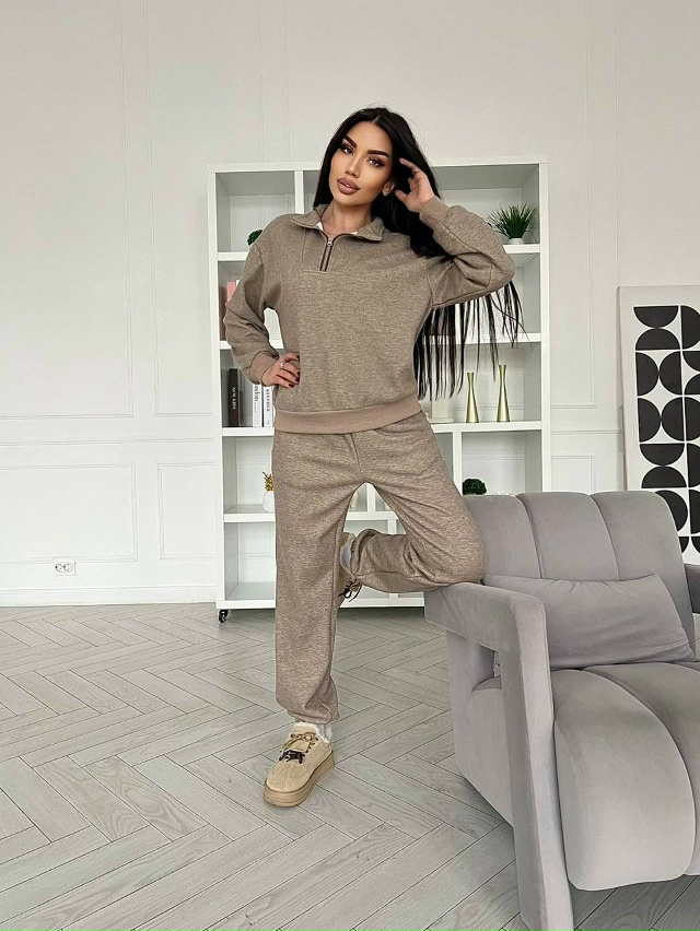 Спортивный костюм 23132909