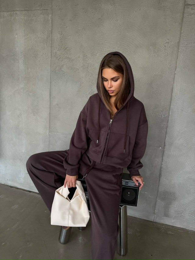 Спортивный костюм 23134825