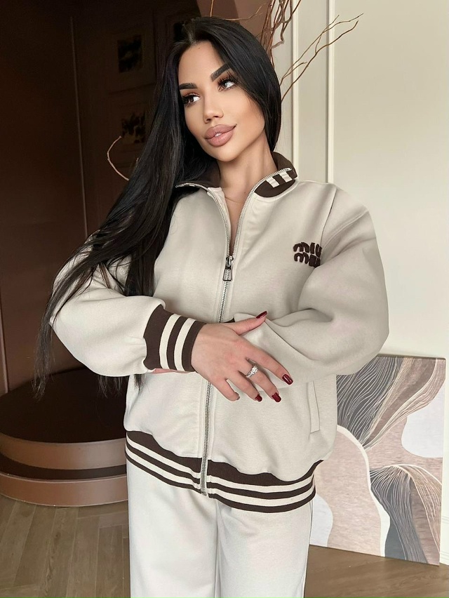 Спортивный костюм 23134562