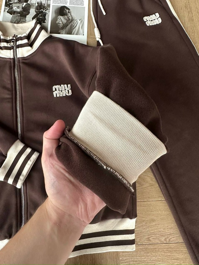 Спортивный костюм 23134561