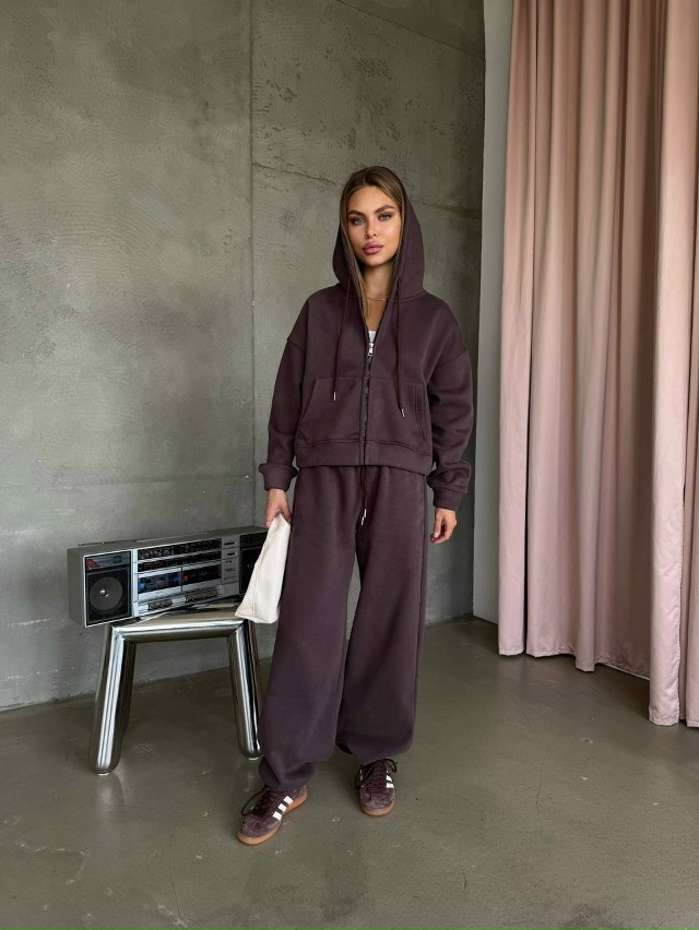 Спортивный костюм 23134825