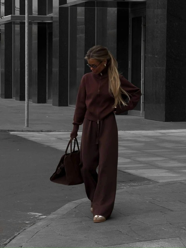 Спортивный костюм 23135267