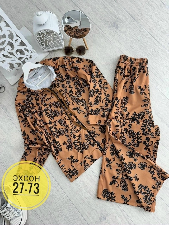 Спортивный костюм 23136544