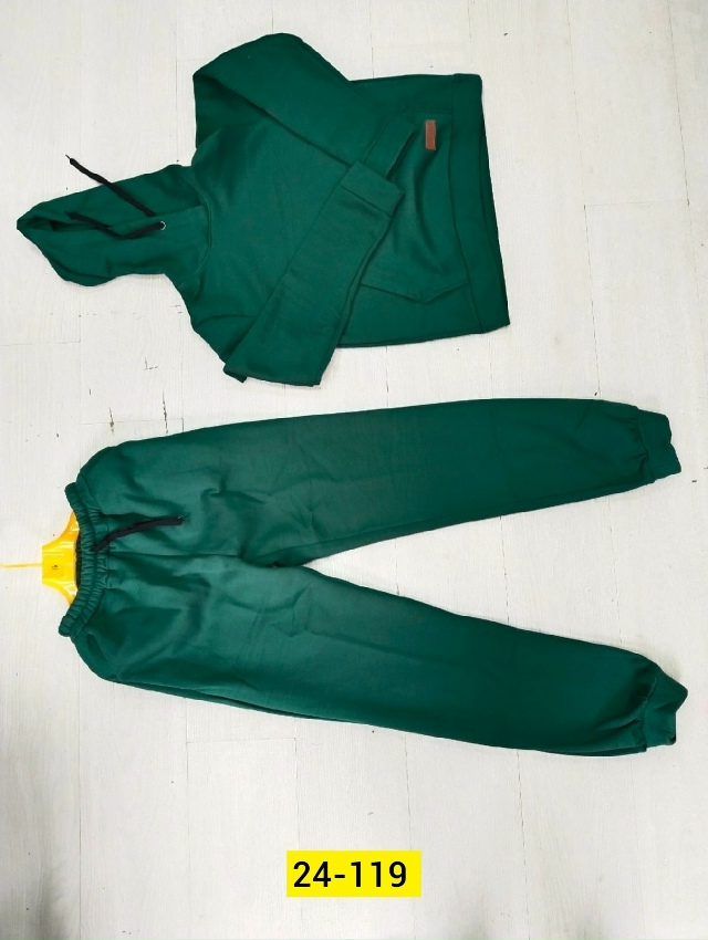 Спортивный костюм 23136477