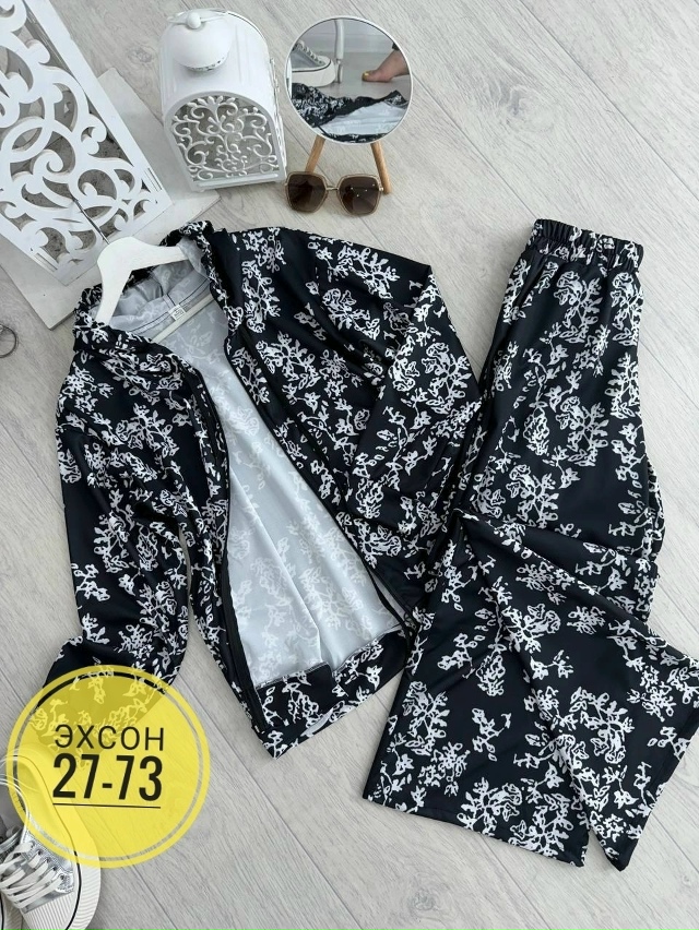 Спортивный костюм 23136544